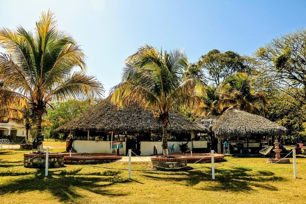 Hotel Y Restaurante El Texano Tamasopo Kültér fotó